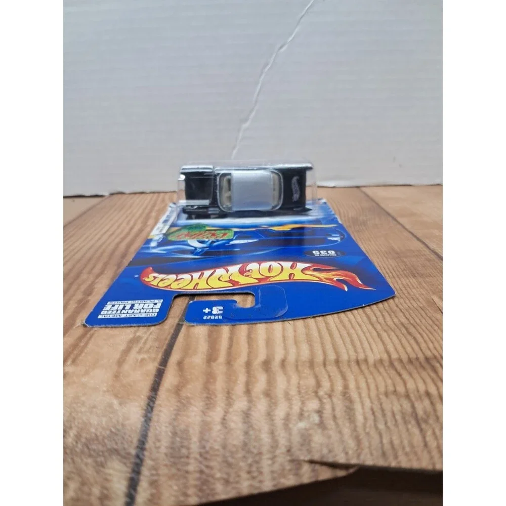 Hot Wheels model vehicle features